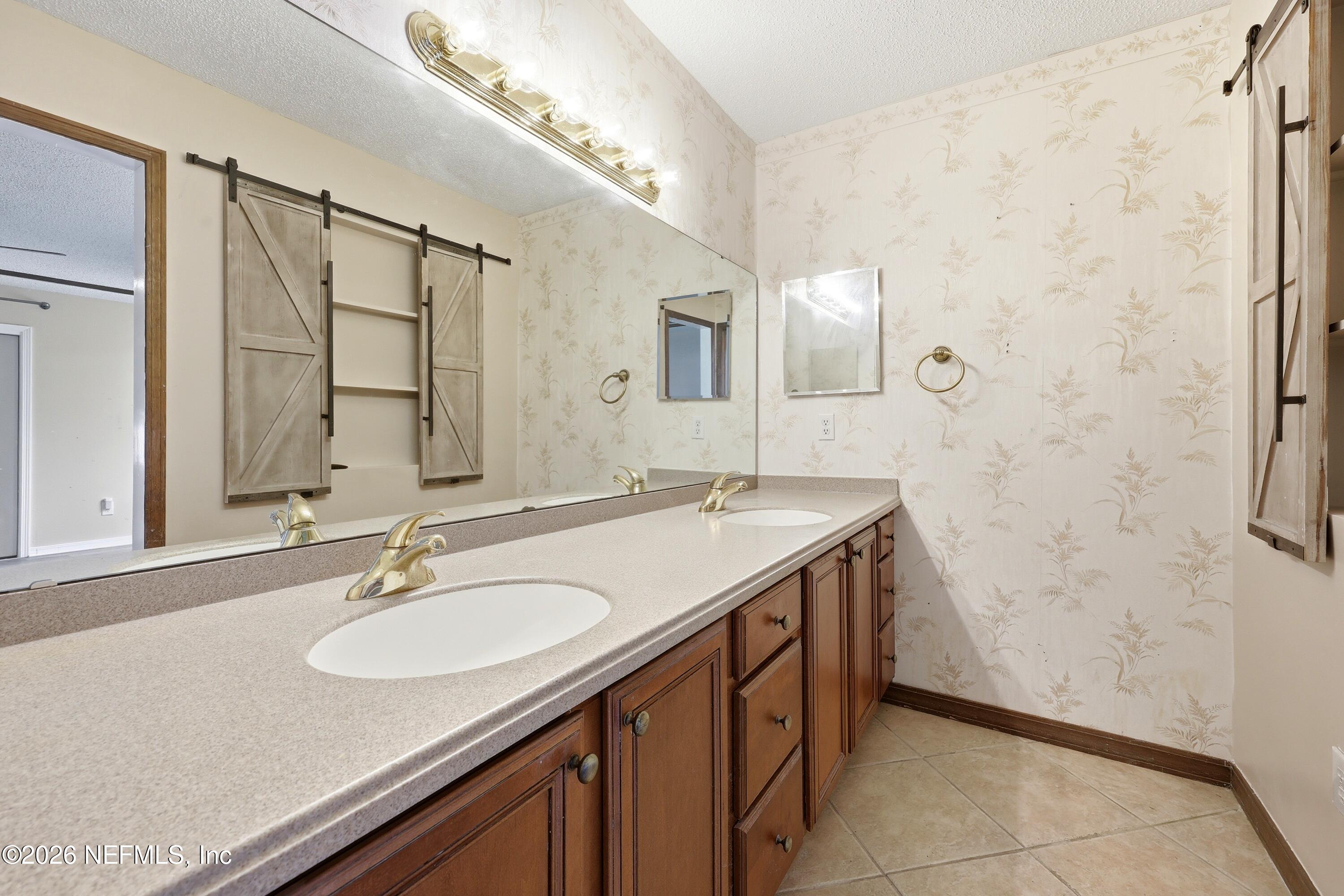 346 Foxridge Road Orange Park, FL 32065 - Photo 24 of 32 Primary vanity