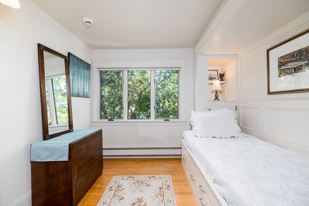 15 Cliff Road Gloucester, MA 01930 - Photo 16 of 42 a living room with furniture and a large window