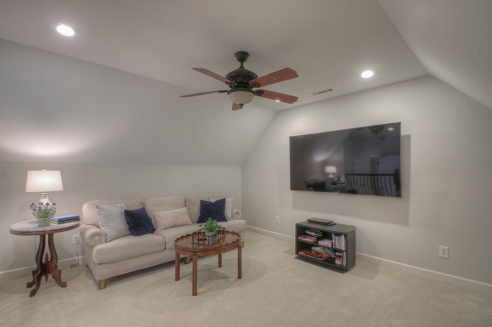 9251 Link Road Christiana, TN 37037 - Photo 30 of 40 a living room with furniture and a flat screen tv