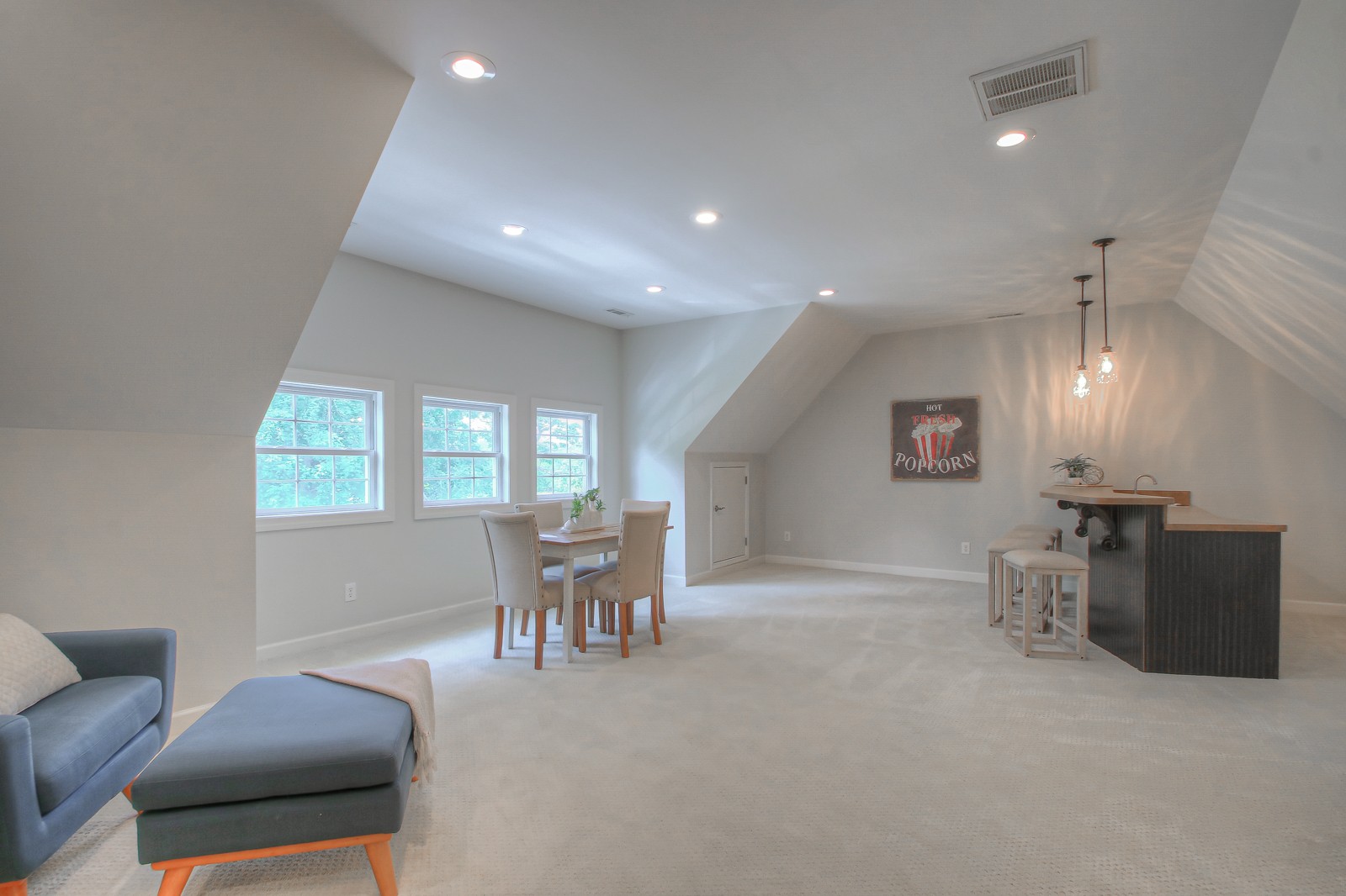 9251 Link Road Christiana, TN 37037 - Photo 33 of 40 a living room with furniture and a window