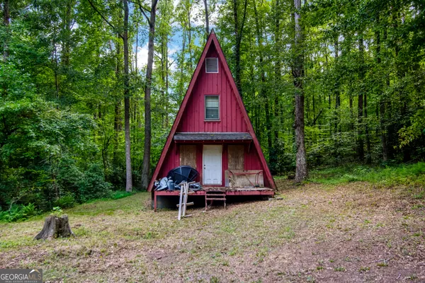 a view of backyard of a house