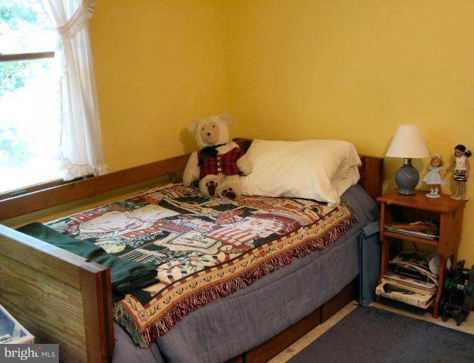 24421 Peach Tree Road Clarksburg, MD 20871 - Photo 22 of 30 UPSTAIRS BEDROOM 3