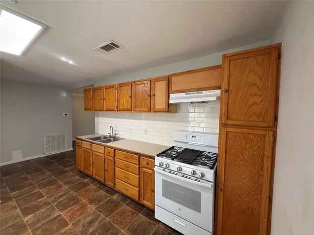 $1,650 | 1304 Cometa Street, Austin, TX 78721