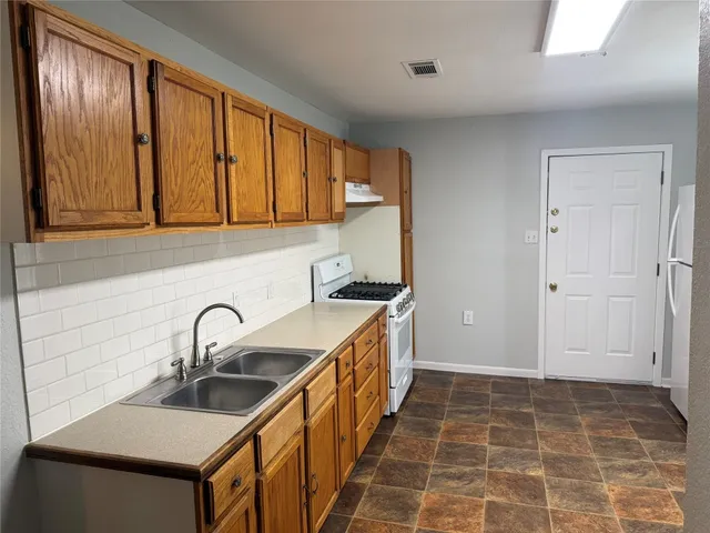 $1,650 | 1304 Cometa Street, Austin, TX 78721