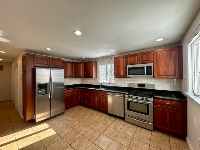 $2,900 | 284 Torrey Street, Brockton, MA 02301