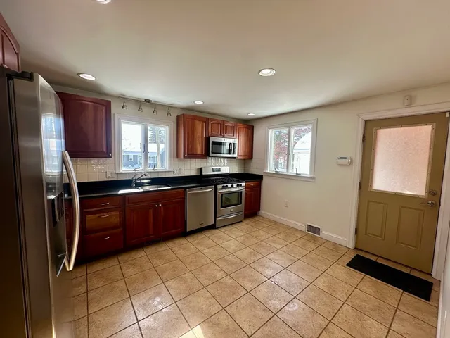 $2,900 | 284 Torrey Street, Brockton, MA 02301