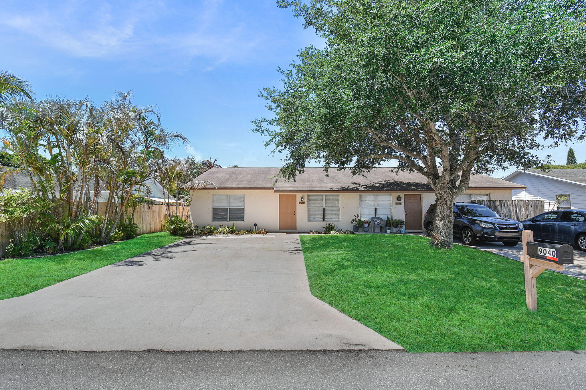 9040 Southeast Hobe Ridge Avenue Hobe Sound, FL 33455 - Photo 2 of 46 2-web-or-mls-500_9136