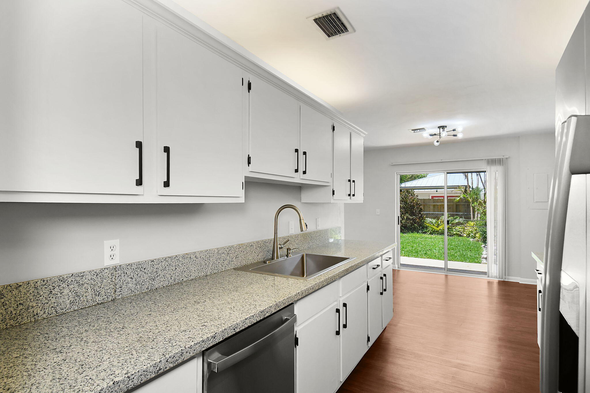 9040 Southeast Hobe Ridge Avenue Hobe Sound, FL 33455 - Photo 21 of 46 Kitchen