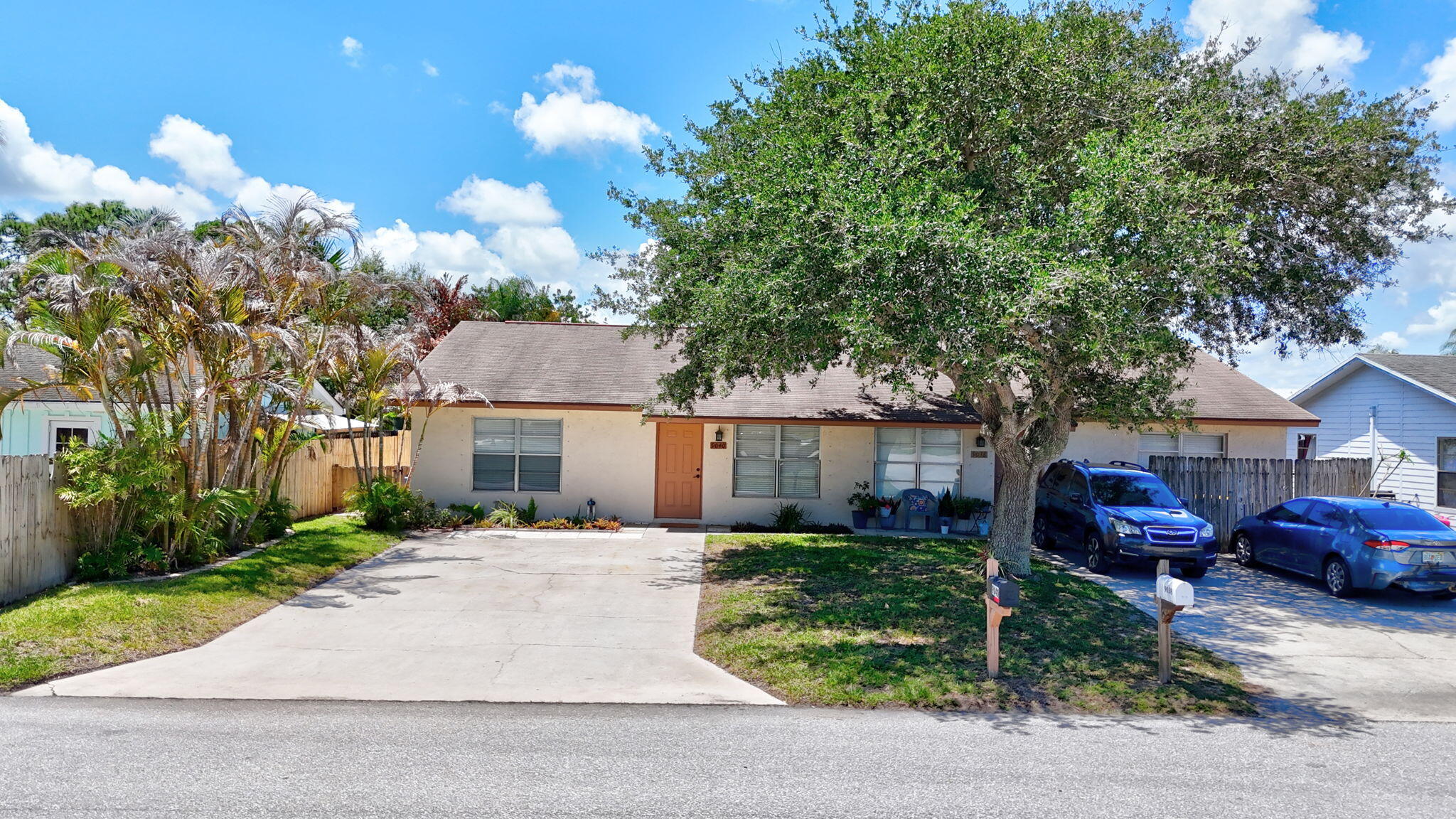 9040 Southeast Hobe Ridge Avenue Hobe Sound, FL 33455 - Photo 31 of 46 Front Area