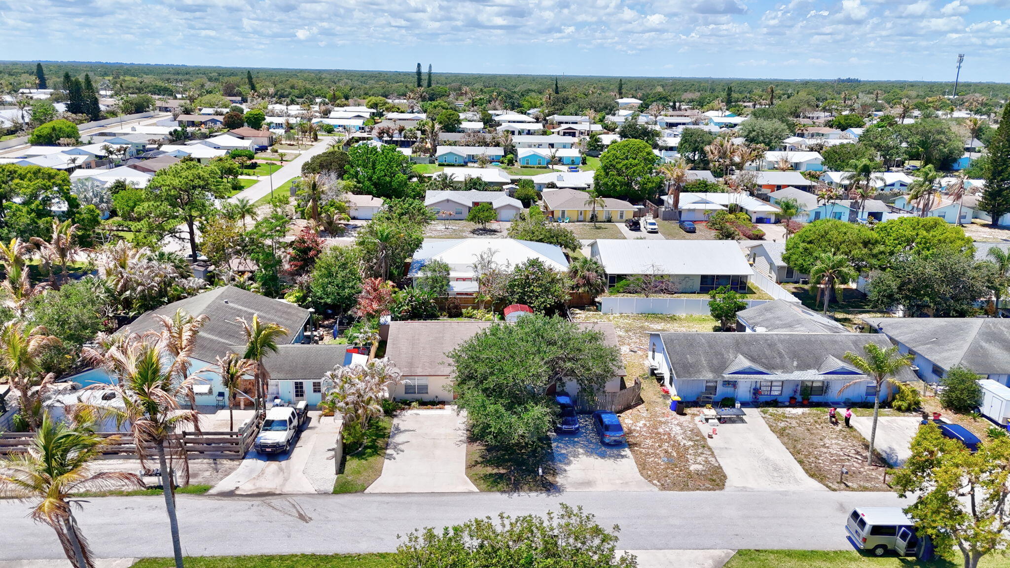 9040 Southeast Hobe Ridge Avenue Hobe Sound, FL 33455 - Photo 33 of 46 Looking West