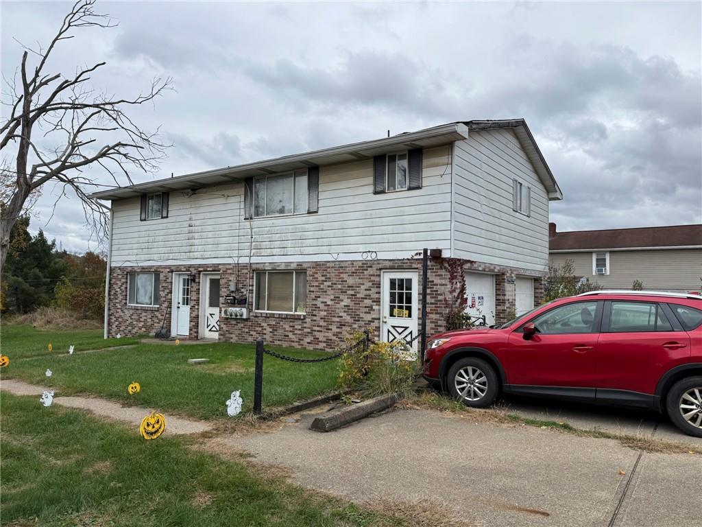 a view of a car in front of house