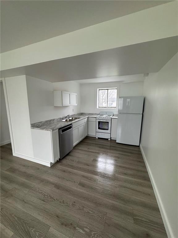 216 East Jackson Street Houston, PA 15342 - Photo 11 of 14 a kitchen with granite countertop a stove top oven and cabinets