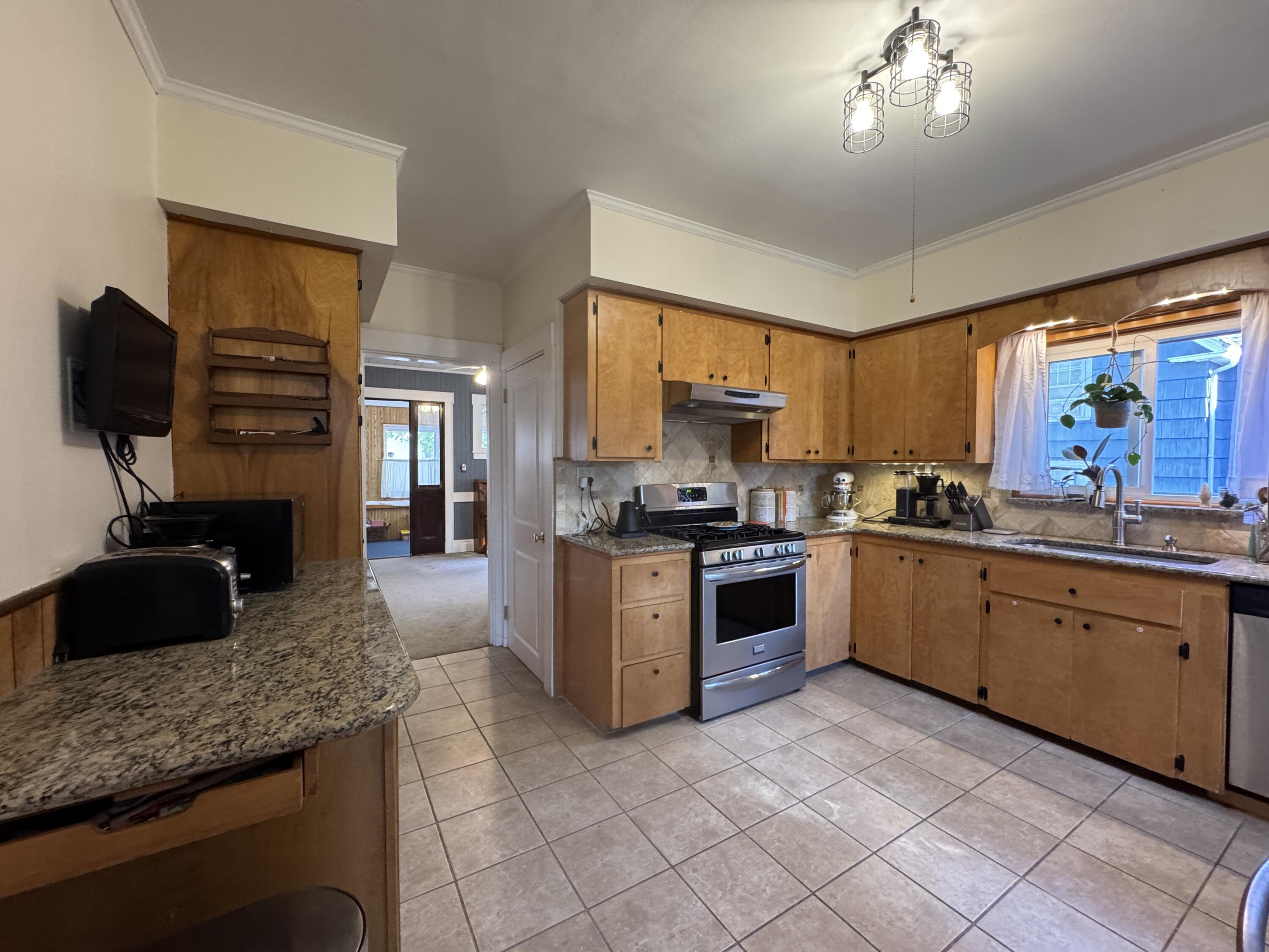 104 7th Street Bangor, ME 04401 - Photo 23 of 73 Large Kitchen