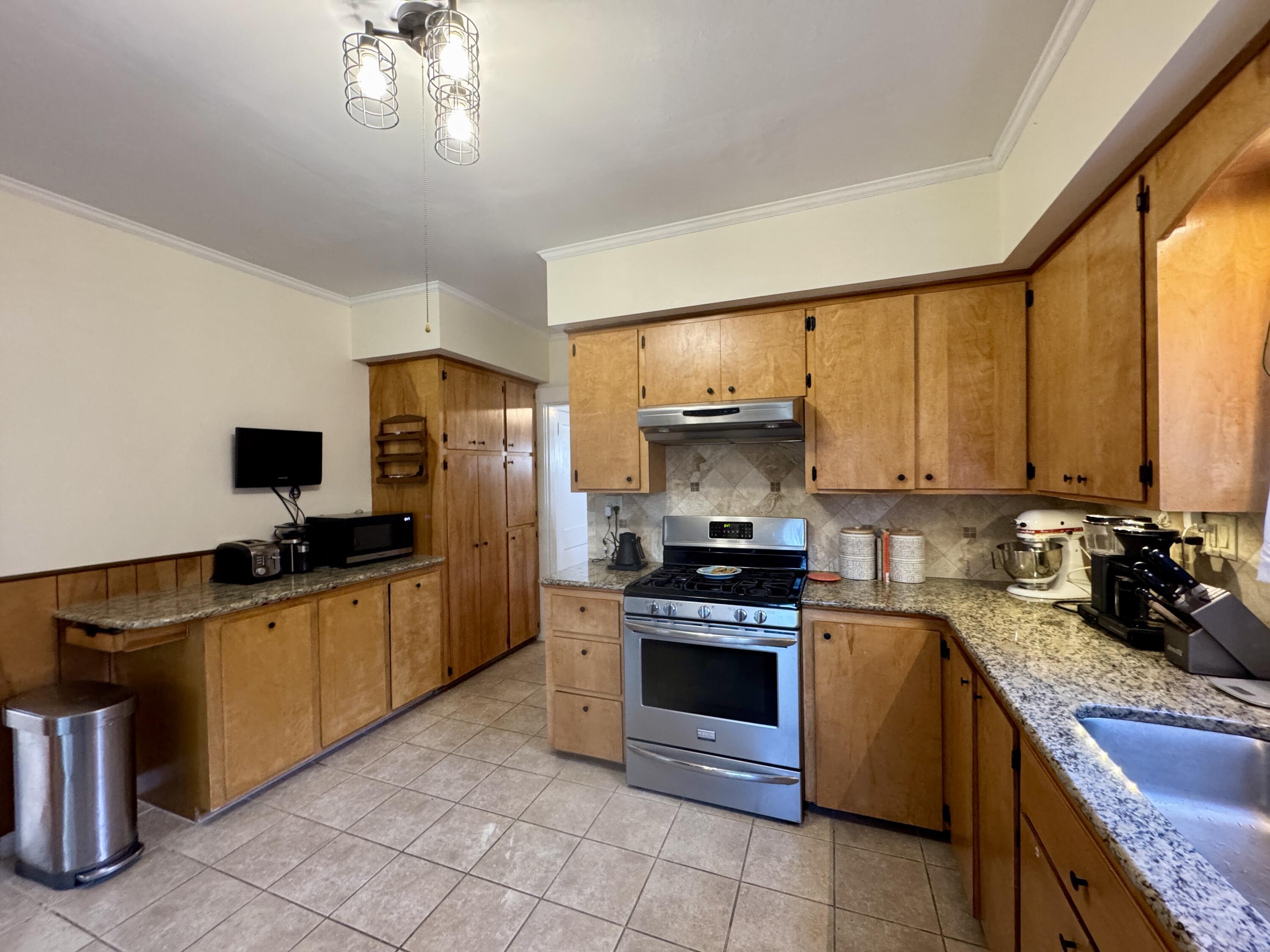 104 7th Street Bangor, ME 04401 - Photo 25 of 73 Kitchen