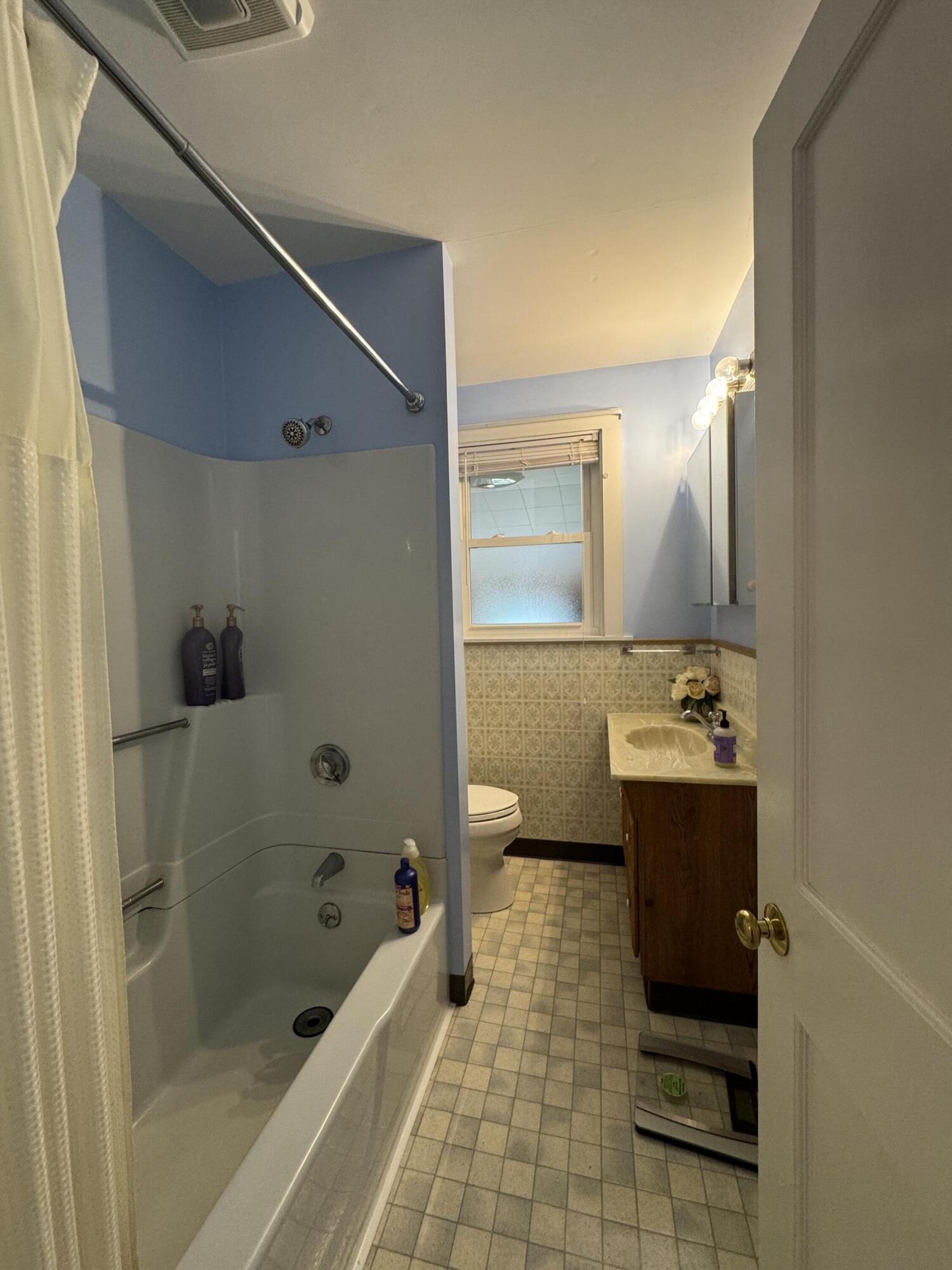 104 7th Street Bangor, ME 04401 - Photo 47 of 73 Full Bathroom