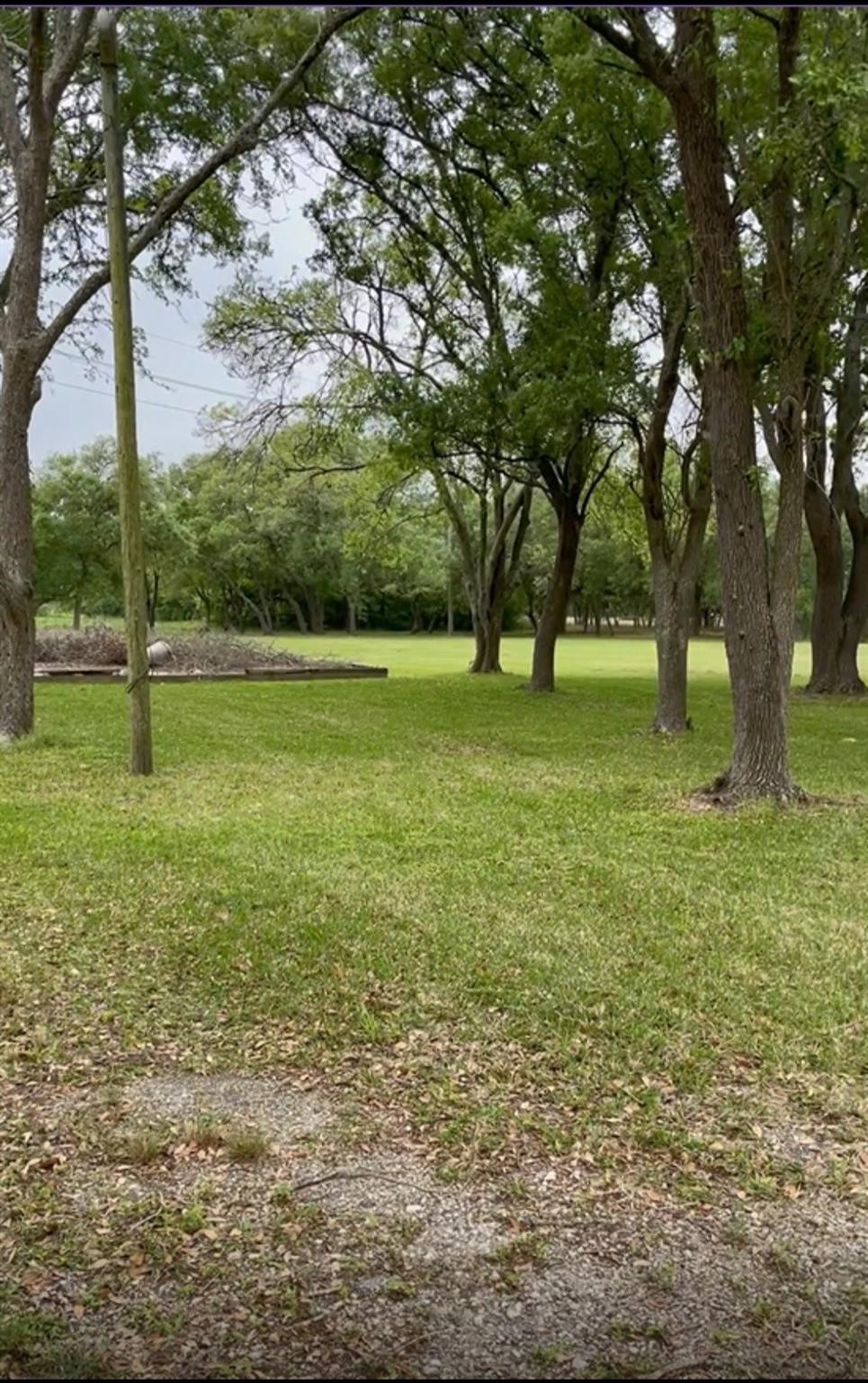 2702 Lake Road La Marque, TX 77568 - Photo 2 of 5