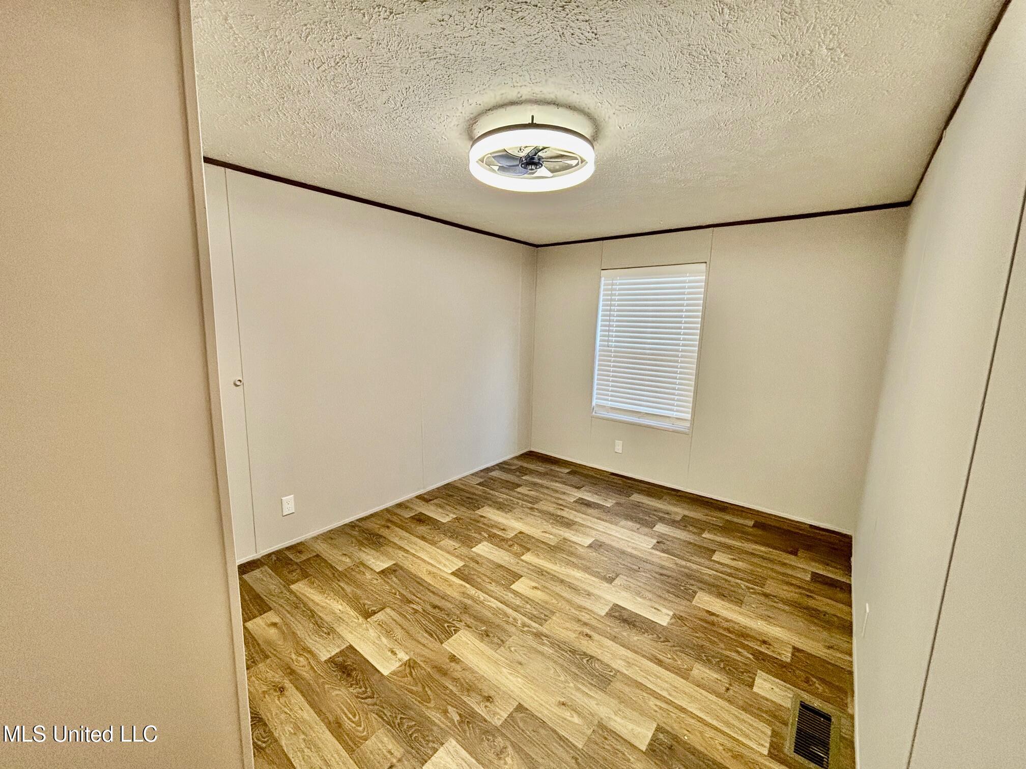 1033 Spike Lane Summit, MS 39666 - Photo 10 of 26 IMG_0509