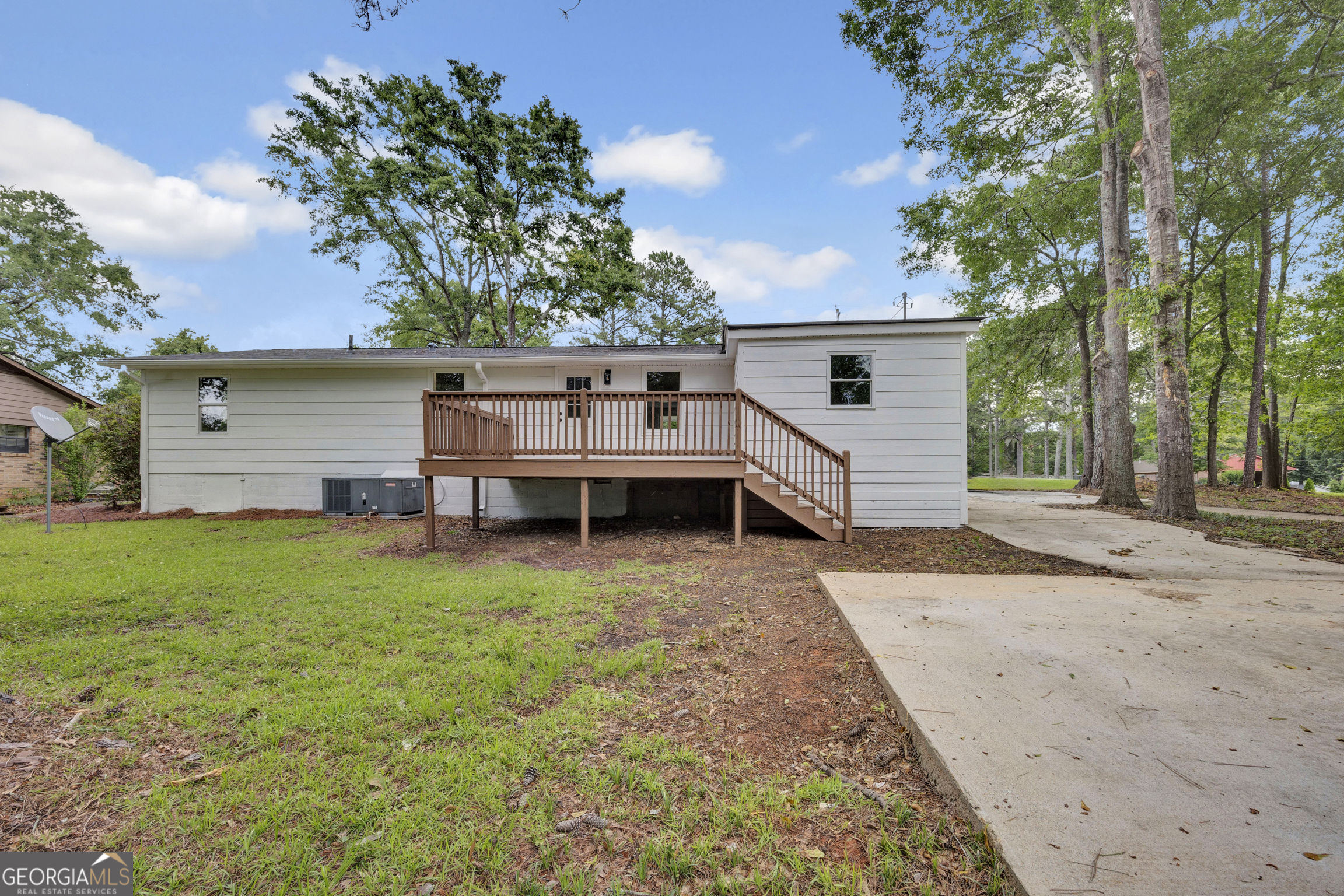 455 Cindy Street Jackson, GA 30233 - Photo 24 of 25 front view of a house with a yard