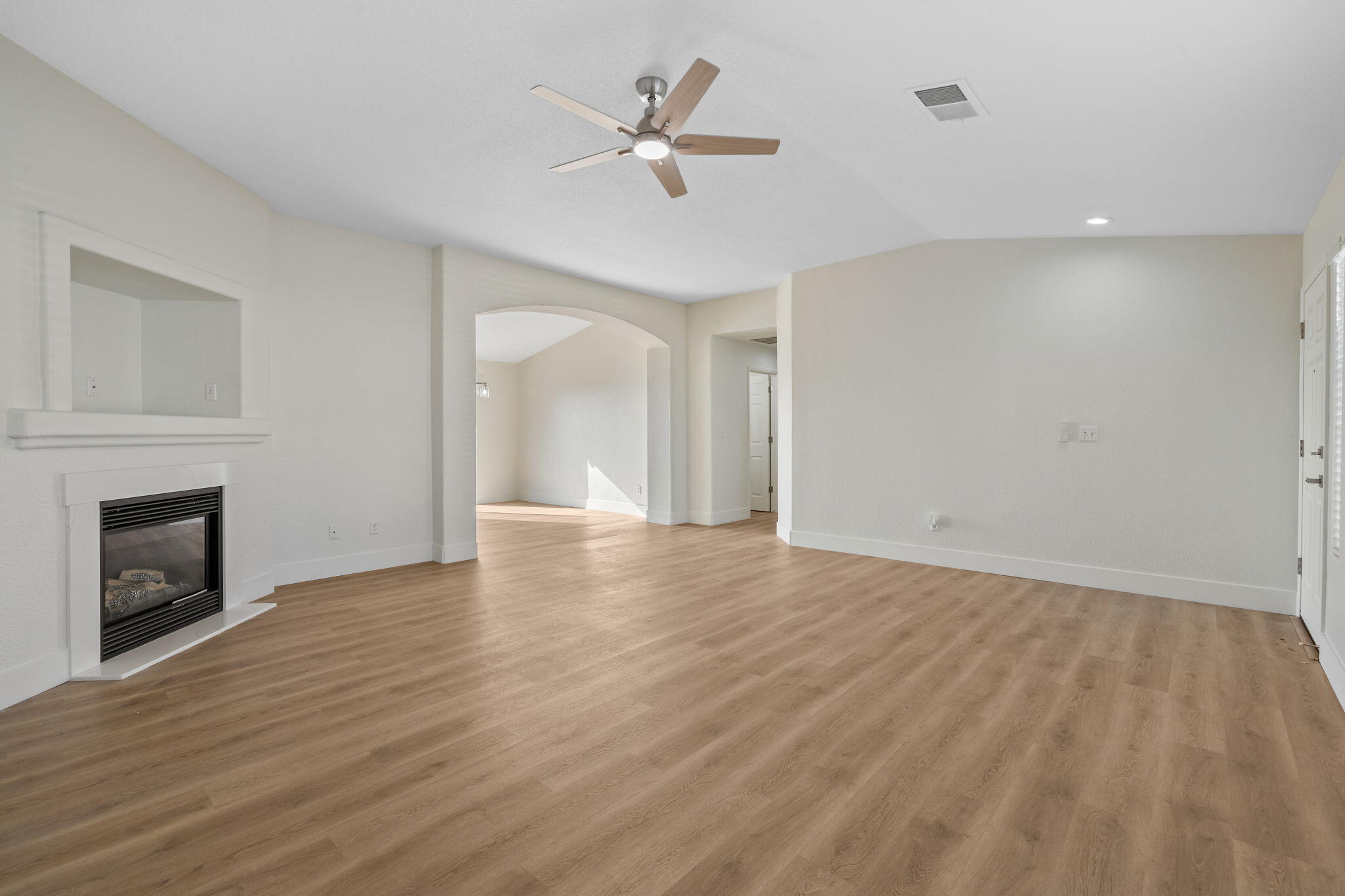 1459 Chimney Way Lemoore, CA 93245 - Photo 5 of 23 8-web-or-mls-713A9939