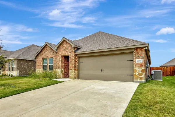 a view of a house with a yard and plants