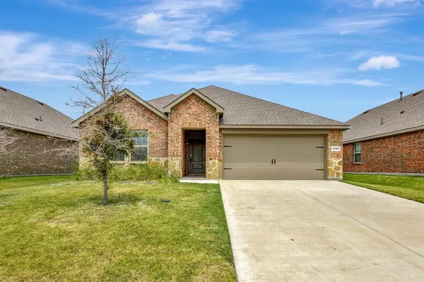 a view of a house with a yard and garage