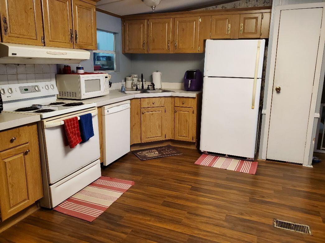 2490 Crescent Wood Road Navarre, FL 32566 - Photo 2 of 12 Gallery Image 2