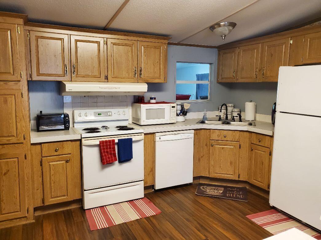 2490 Crescent Wood Road Navarre, FL 32566 - Photo 3 of 12 Gallery Image 3
