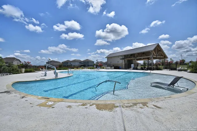 a view of a fountain in front of house