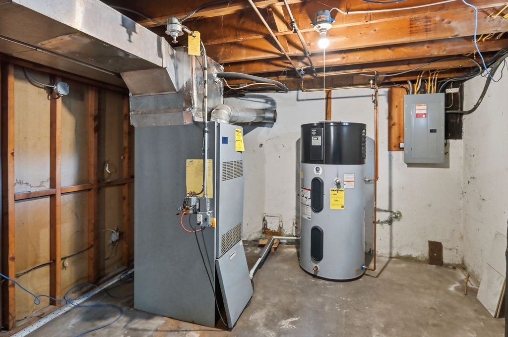 881 Roosevelt Avenue Springfield, MA 01109 - Photo 29 of 35
