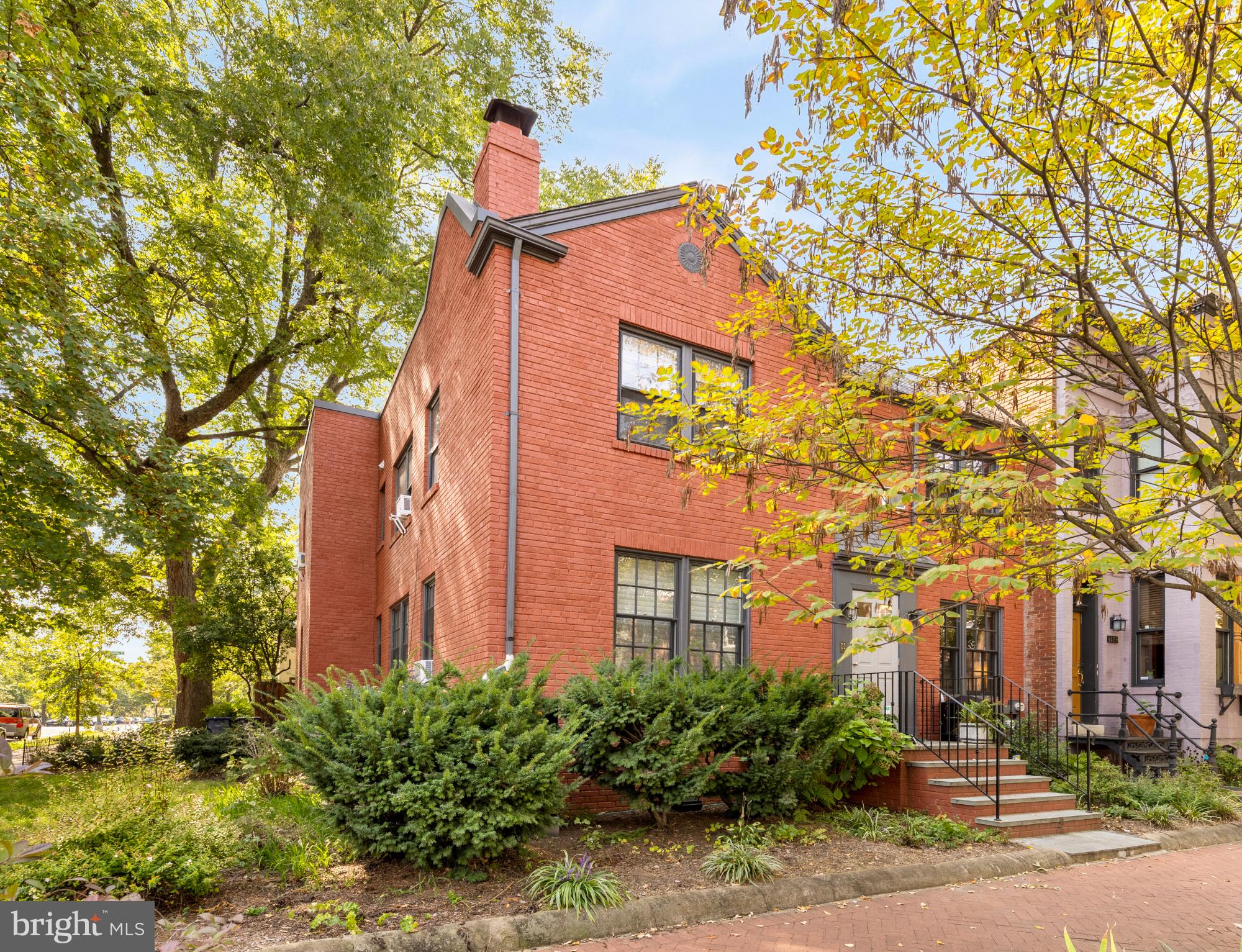 1127 C Street Southeast, Unit 2 Washington, DC 20003 - Photo 3 of 17 front view of a building