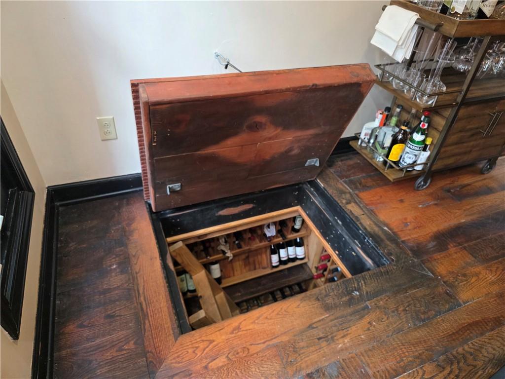 604 Middle Street Pittsburgh, PA 15212 - Photo 11 of 47 a car park table and chairs in it