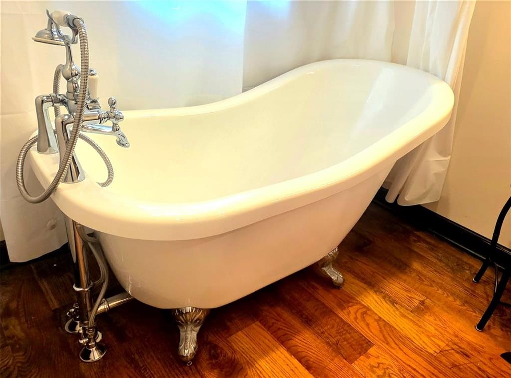 604 Middle Street Pittsburgh, PA 15212 - Photo 26 of 47 a bathroom with a bathtub