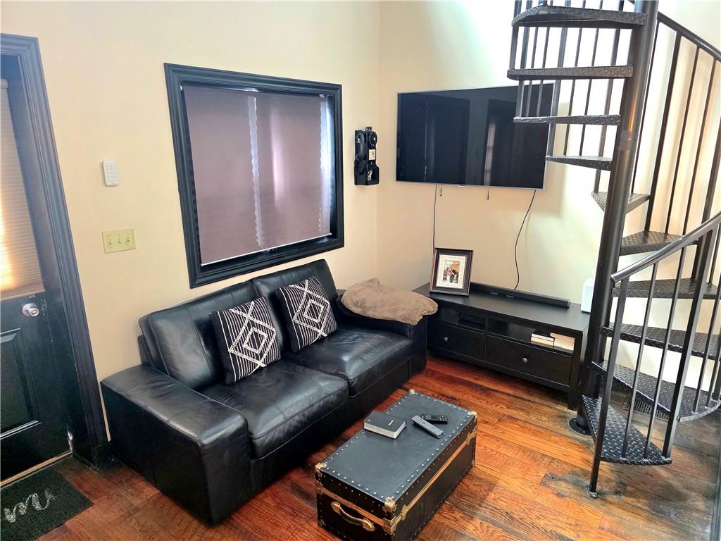 604 Middle Street Pittsburgh, PA 15212 - Photo 4 of 47 a living room with furniture