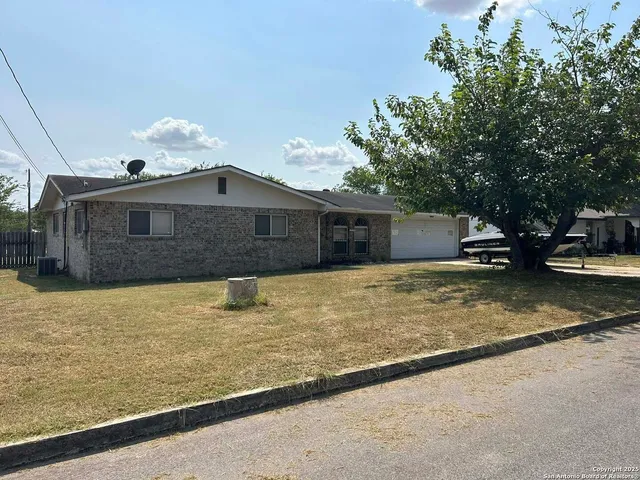 $2,200 | 225 Barcelona Drive, New Braunfels, TX 78130