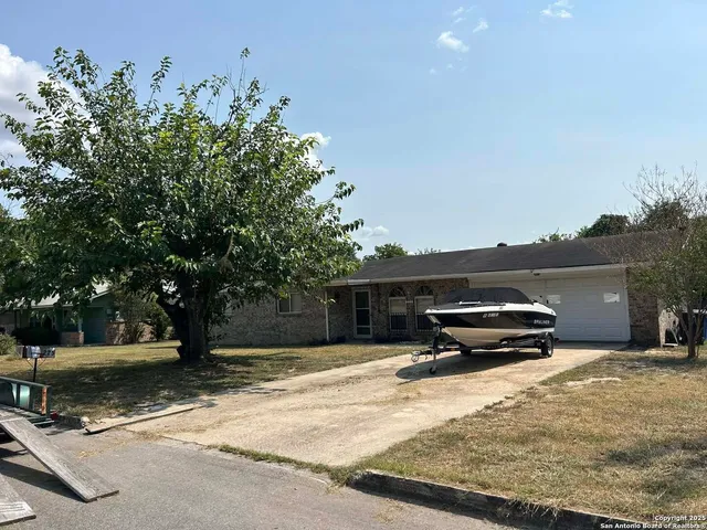 $2,200 | 225 Barcelona Drive, New Braunfels, TX 78130