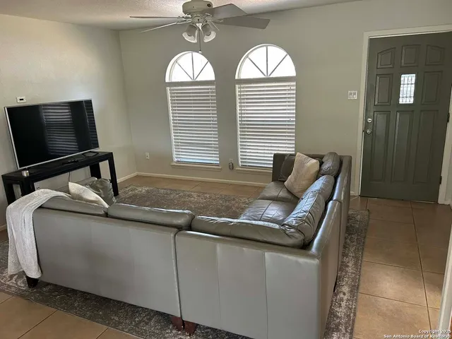 $2,200 | 225 Barcelona Drive, New Braunfels, TX 78130