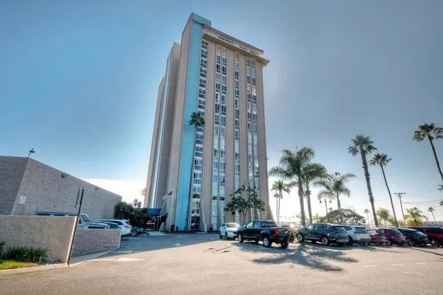 a group of cars parked in front of a building