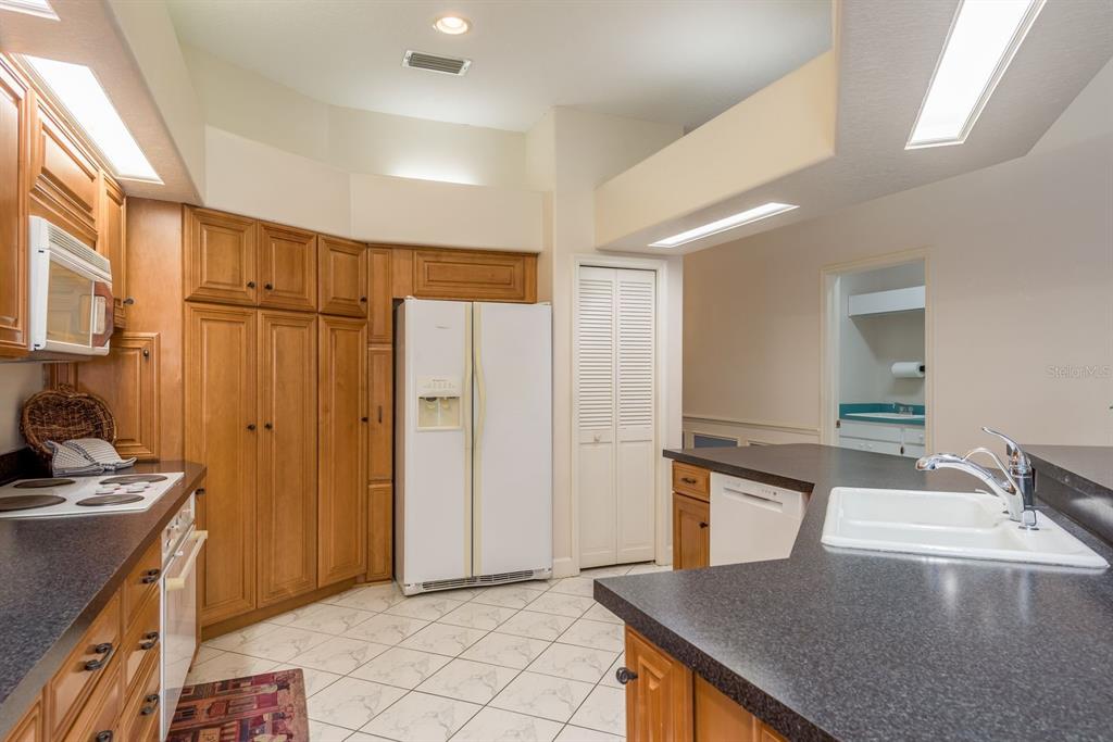 771 Weathersfield Drive Dunedin, FL 34698 - Photo 11 of 48