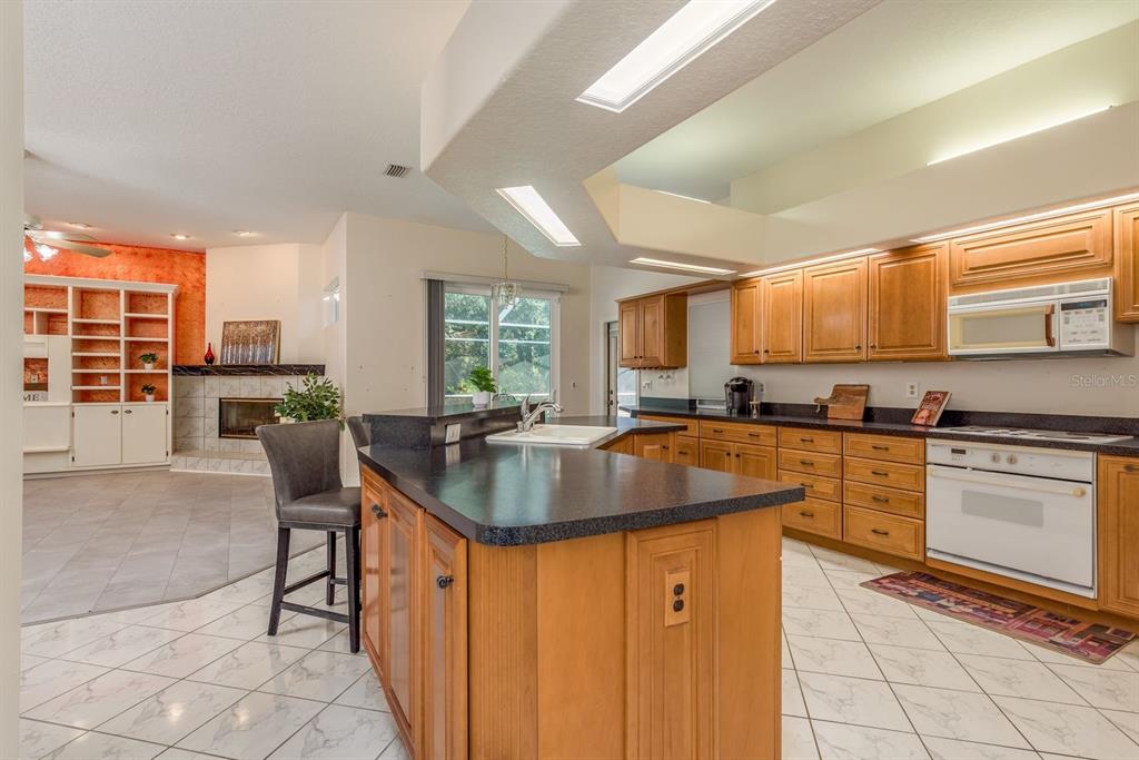 771 Weathersfield Drive Dunedin, FL 34698 - Photo 8 of 48