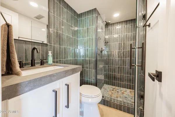 $2,895 | 207 West Clarendon Avenue, Unit B22, Phoenix, AZ 85013