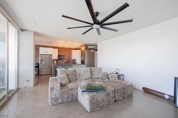 $2,895 | 207 West Clarendon Avenue, Unit B22, Phoenix, AZ 85013