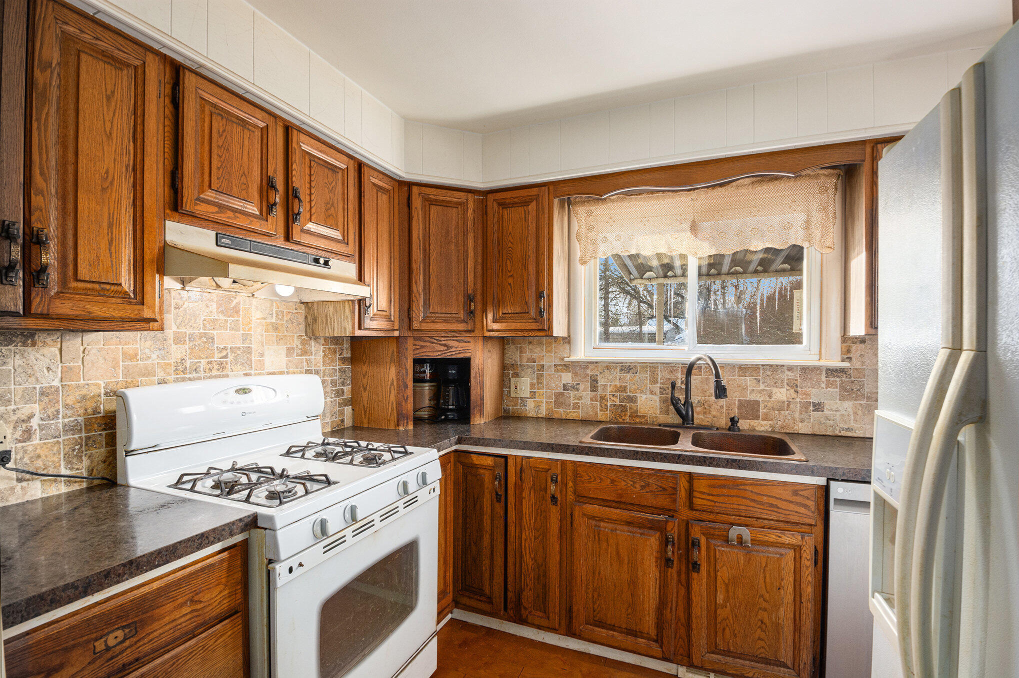 100 Burt Avenue Jackson, MI 49201 - Photo 7 of 25 Kitchen