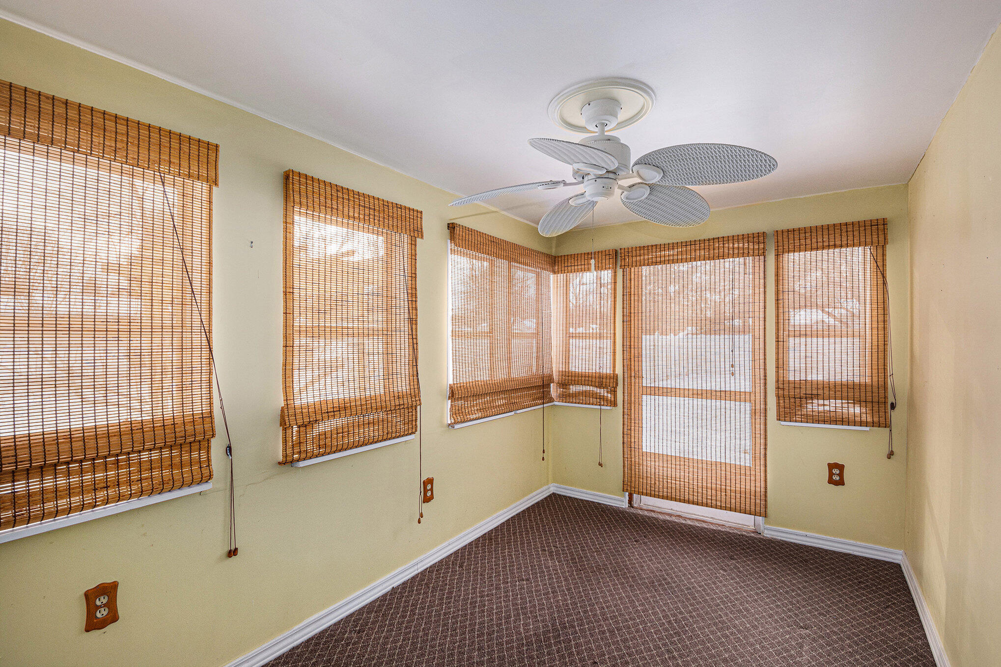 100 Burt Avenue Jackson, MI 49201 - Photo 9 of 25 3 Season Room
