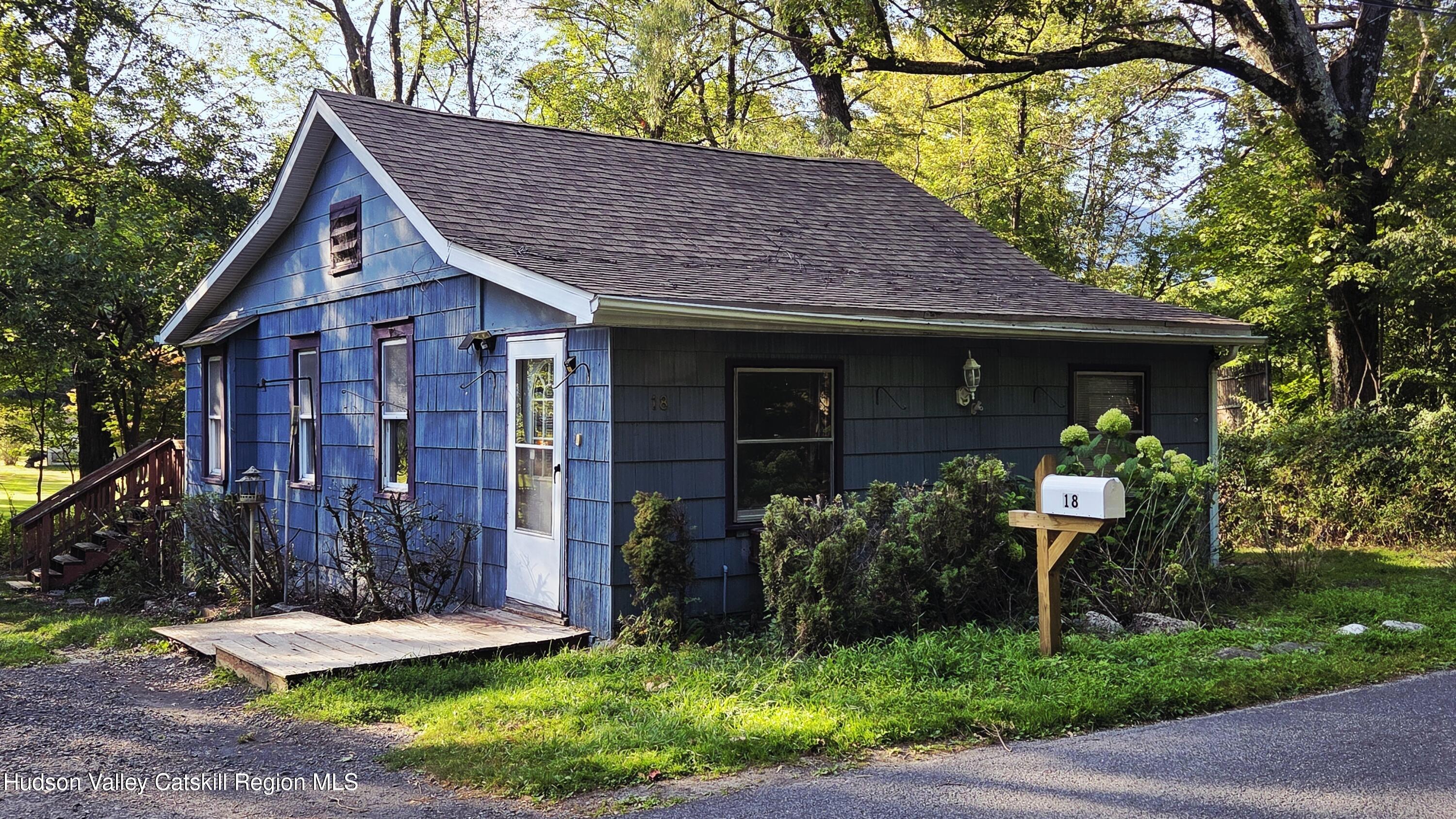18 Kate Yaeger Road Saugerties, NY 12477 - Photo 1 of 16 a front view of house with a garden