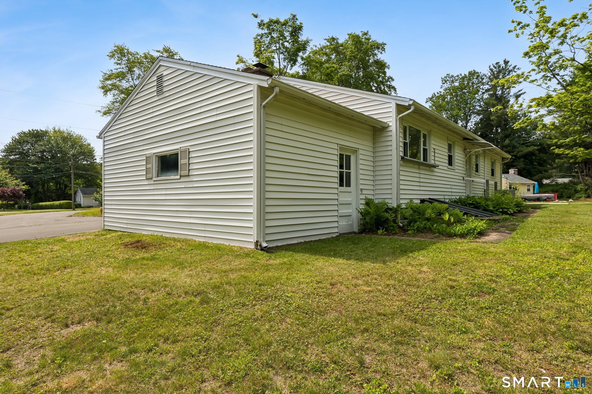 29 Collier Circle Hamden, CT 06518 - Photo 4 of 32