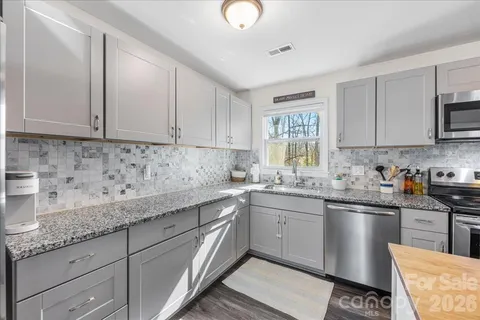 $400,000 | 4914 Glenbrier Drive, Charlotte, NC 28212