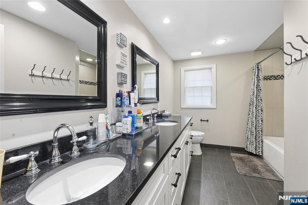 135 Rector Court Bergenfield, NJ 07621 - Photo 31 of 34