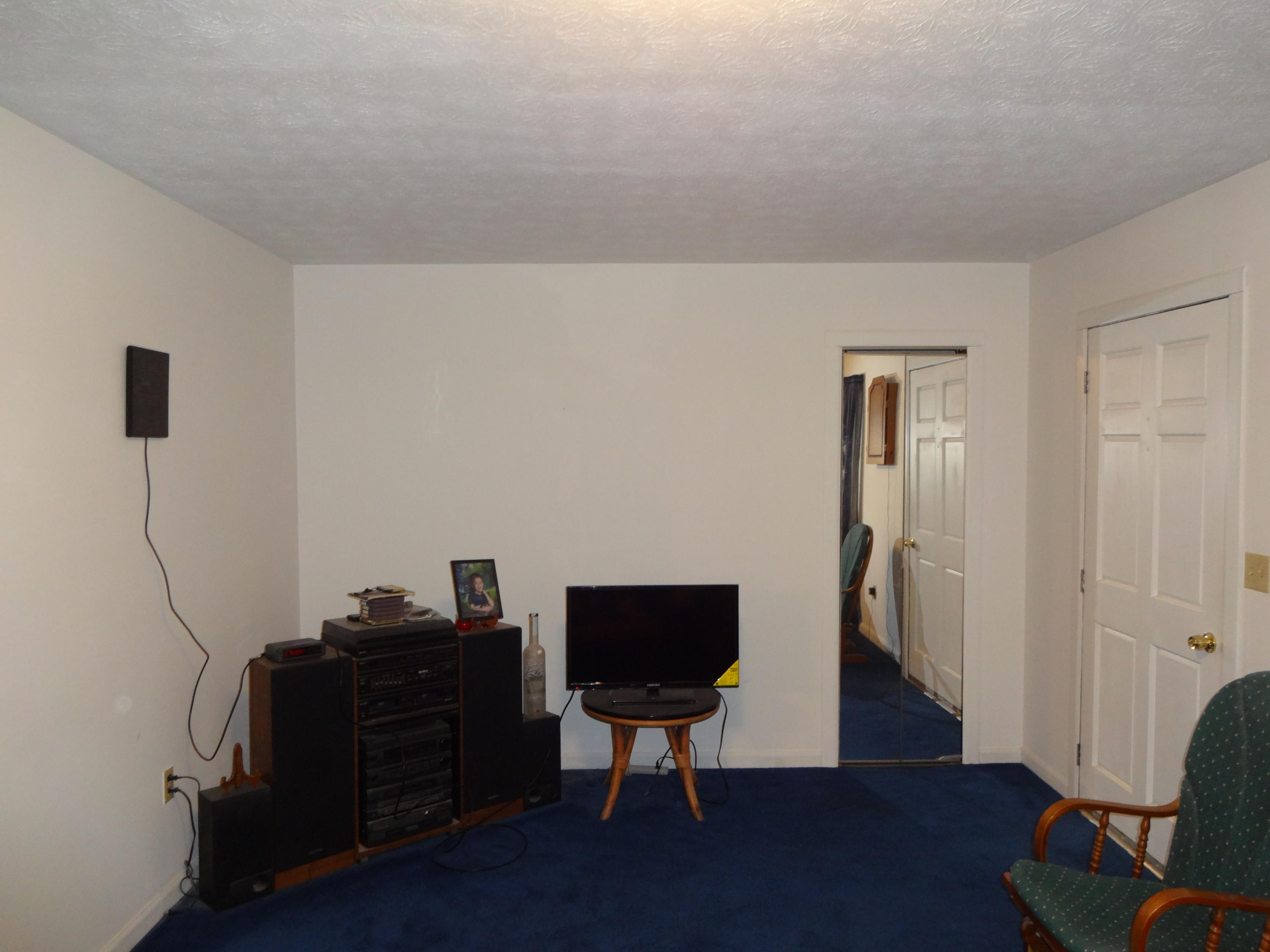 8909 Neubert Road Mascot, TN 37806 - Photo 15 of 17 Living room