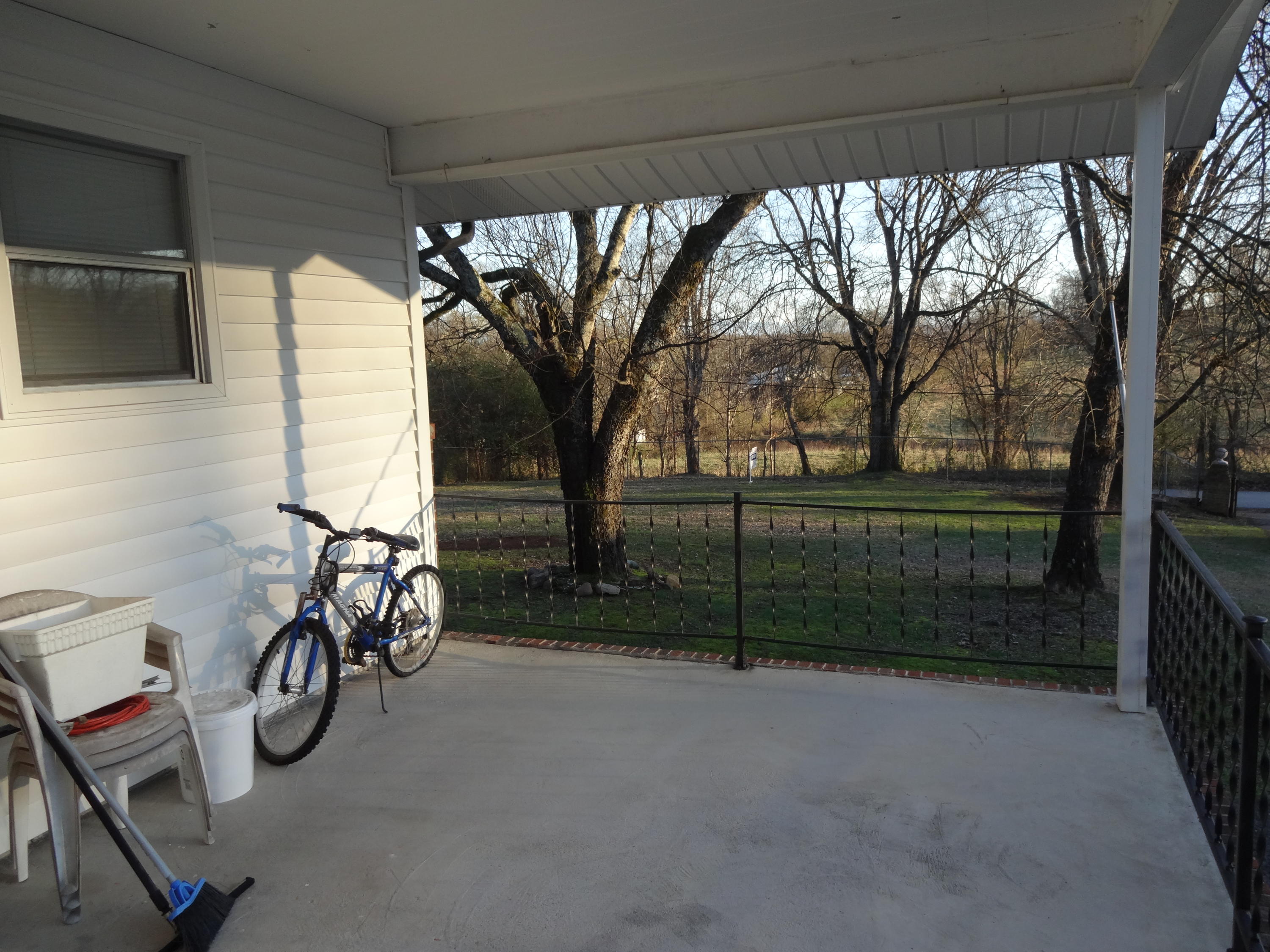 Covered side porch