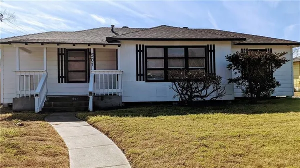 $1,600 | 501 Vaky Street, Corpus Christi, TX 78404